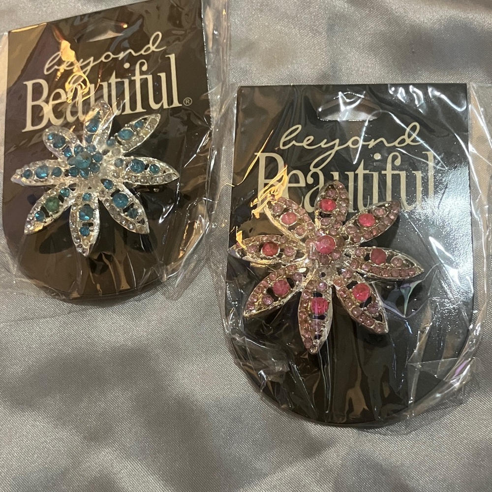 Beyond Beautiful Flower Brooch Set - Picture 2 of 2